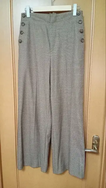 새상품급 파시오네 체크 무늬 와이드 팬츠 사이드 버튼 포함