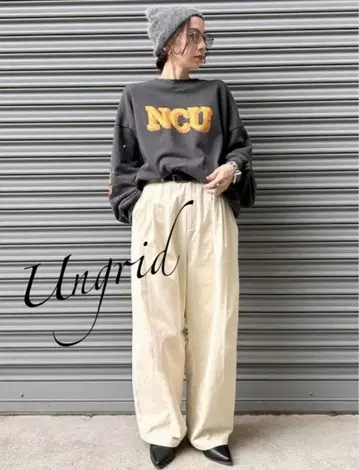 Ungrid 루즈 실루엣 로고 맨투맨 FREE 차콜 그레이