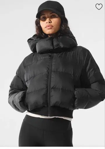 택 포함 새상품 alo Foxy Puffer Jacket 블랙 S 사이즈