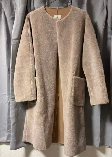 나노 유니버스 베이지 노카라 페이크 무스탕 롱