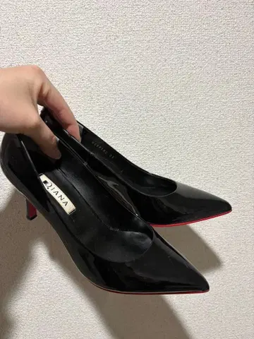 다이애나 에나멜 블랙 하이힐