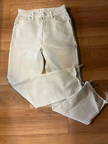 YANUK 화이트 스트레이트 데님 프린지 밑단