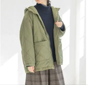 올리브 그린 퀼팅 후드 부착 자켓