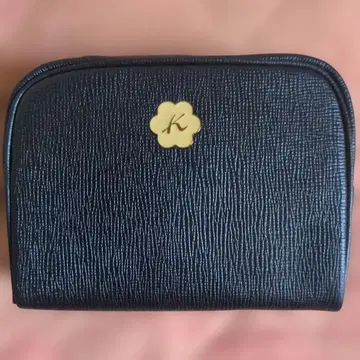 블랙 합성 피혁 파우치 K 로고 포함