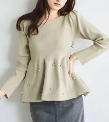 새상품급 COCODEAL 비쥬가 달린 페플럼 니트 펄 사이즈 2 베이지