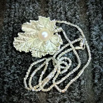 실버 925 은제 목걸이 브로치 펄 장식 리프 모티브