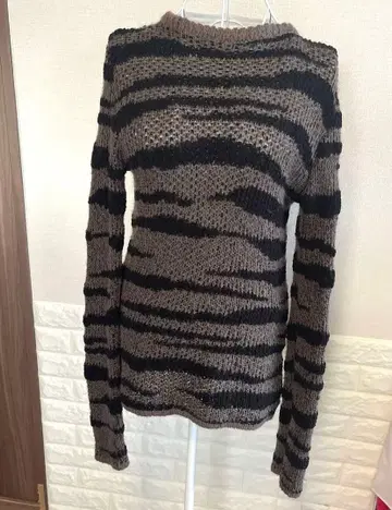 Whim Gazette 스트라이프 니트 스웨터 긴팔 브라운 블랙