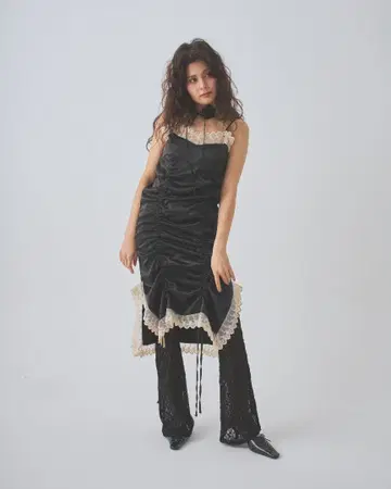 페리큐르 새틴 레이스 원피스