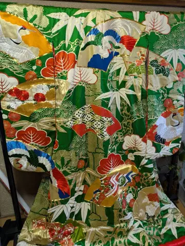 신부용 우치카케 그린 컬러의 학과 부채 무늬 기모노 저렴하게 가져가세요