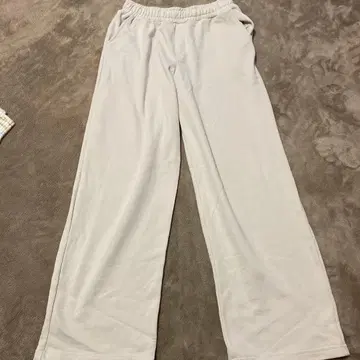 ZARA 크림색 스웨트 팬츠