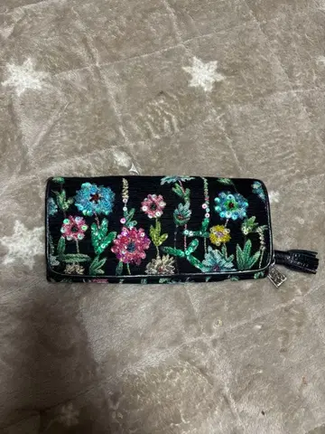 Think Bee! 꽃무늬 자수 블랙 장지갑