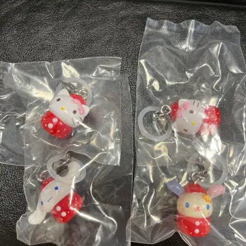 산리오 딸기 메지루시 액세서리 4개