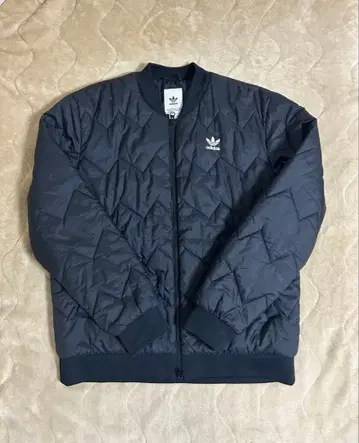 adidas originals 블랙 퀼팅 자켓