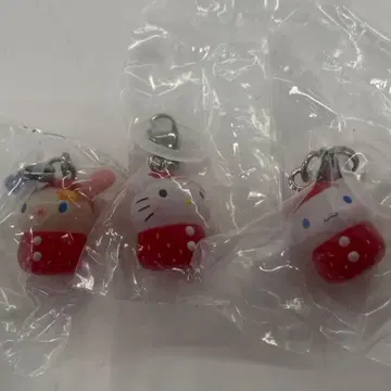 산리오 딸기 메지루시 액세서리 헬로키티 우사하나 시나모롤 3종