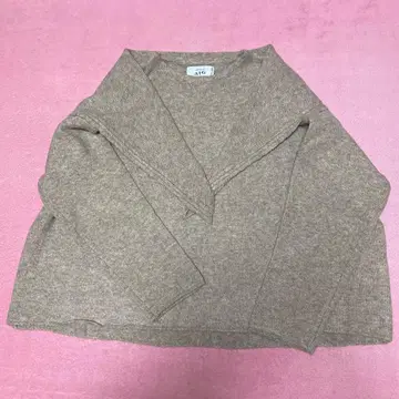 AUG/베이지 긴팔 니트 스웨터