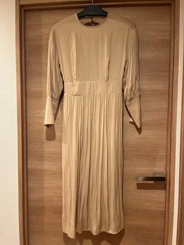SHENERY 베이지 플리츠 원피스 F 사이즈