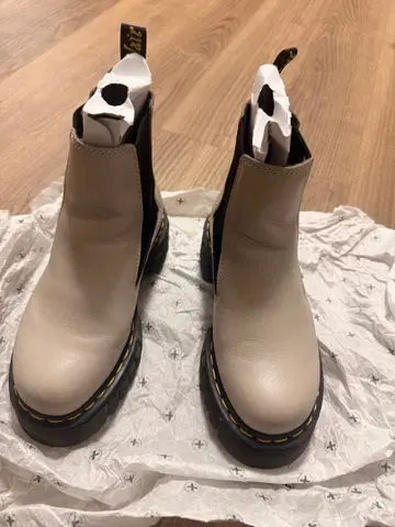 베이지 가죽 사이드 고어 부츠