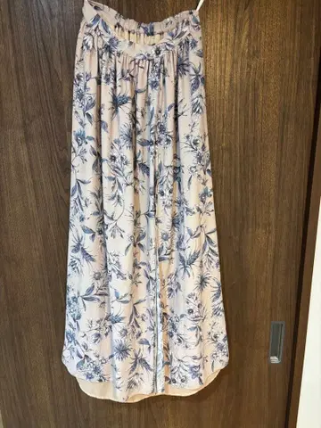 에밀리아 위즈 플라워 프린트 플레어 스커트 S 사이즈