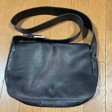 블랙 가죽 숄더백