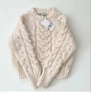 ZARA 케이블 화이트 니트