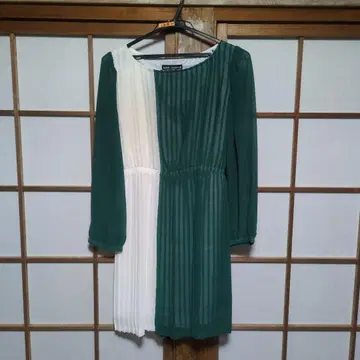 [ 최저가!? ] [ 초비품! ] MARY QUANT 플리츠 긴팔 원피스