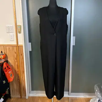 KBF 블랙 슬리브리스 올인원 팬츠 드레스