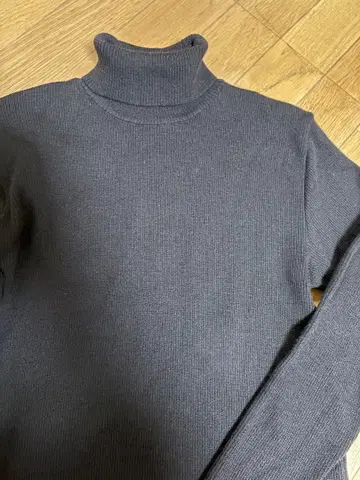 브라운 터틀넥 스웨터