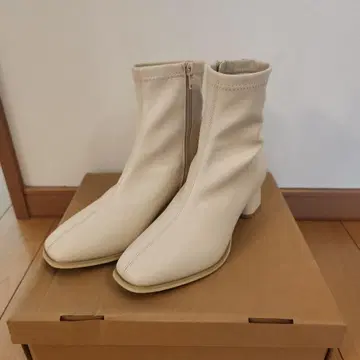 화이트 부티 중간 굽