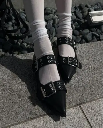 클래식 아이렛 버클 스틸레토 로퍼 블랙