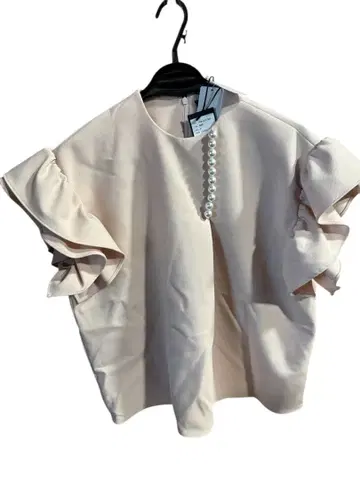 프릴 소매 베이지 상의