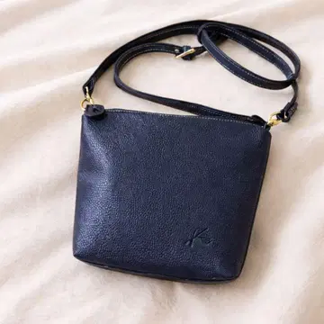 키타무라 숄더백 네이비 새상품급 고급