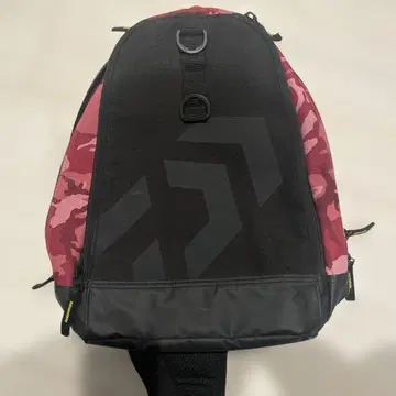 다이와 핑크 카모플라쥬 낚시용 가방