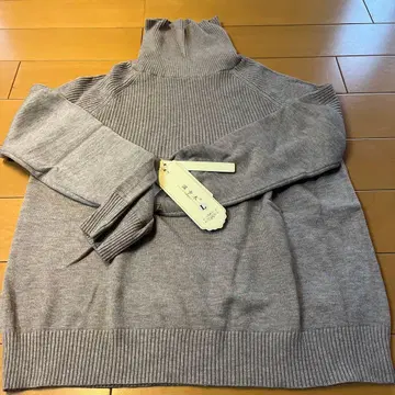미사용 새상품 L 사이즈 터틀넥 스웨터