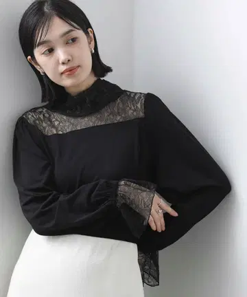 [ 새상품급 ] 그레디 브릴리언트 레이스 도킹 하이넥 티셔츠