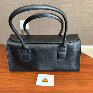 카즈 이토 천연 가죽 가로형 핸드백 블랙