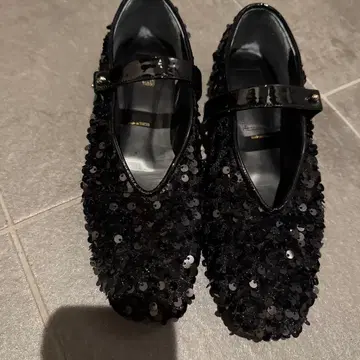 HENRI EN VARGO 블랙 스팽글 플랫슈즈 36