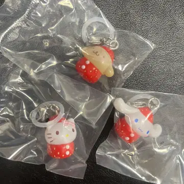 산리오 딸기 메지루시 액세서리 가챠