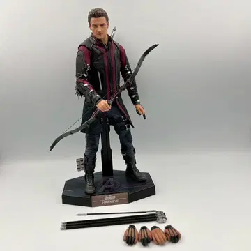 핫토이즈 1/6 피규어 호크아이 검 아이언맨