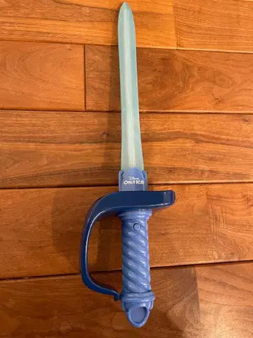 디즈니 온 아이스 빛나고 소리 나는 검