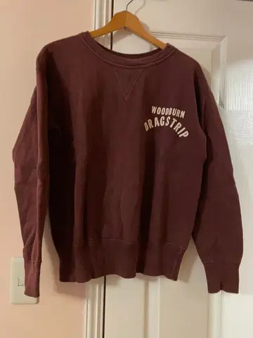 WOODBURN DRAGSTRIP 크루넥 맨투맨