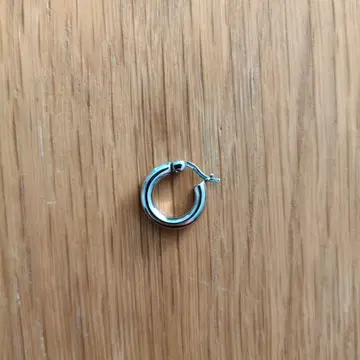 톰우드 후프 귀걸이 (한쪽 귀만)