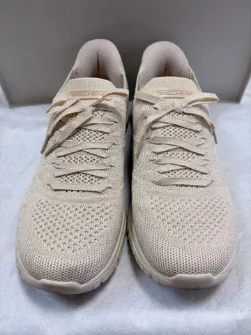 SKECHERS 베이지 스니커즈