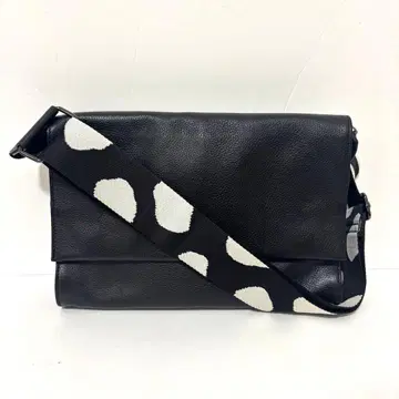 컨디션 최상 이아파피요네 와이드 테이프 숄더백 바디백 달마시안 패턴