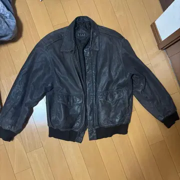 다크 브라운 가죽 자켓