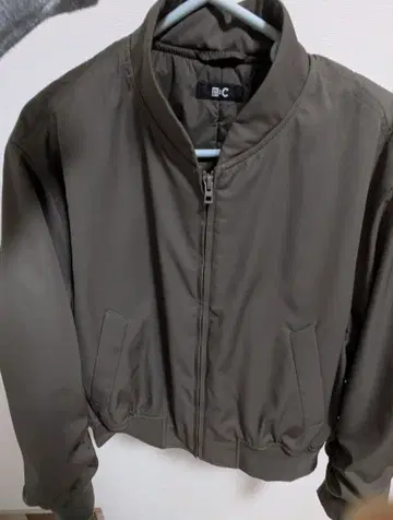 유니클로 봄버 자켓 올리브 M