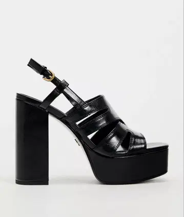 블랙 스트랩 샌들