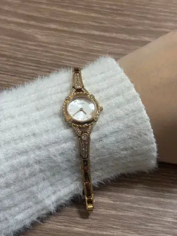 GUESS 골드 아날로그 손목시계
