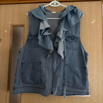 옷깃 탈부착이 가능한 데님 베스트