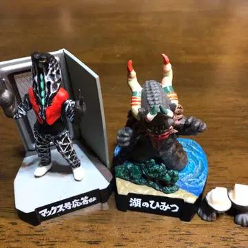 울트라 괴수 명감