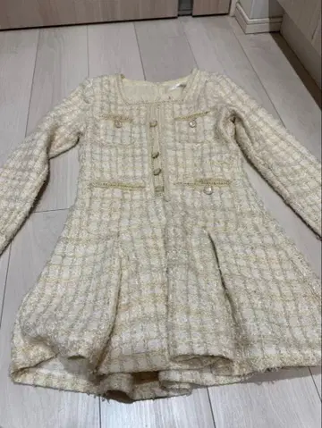 크림색 체크 무늬 A라인 드레스